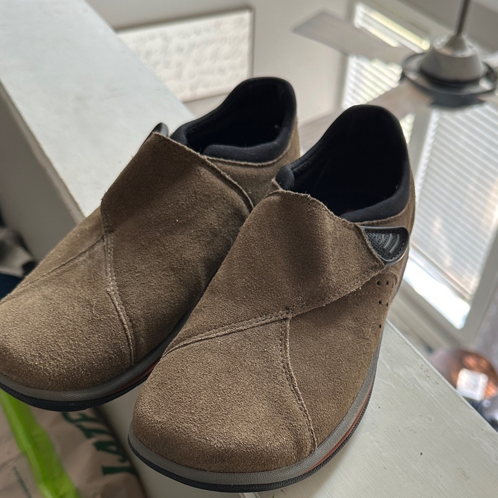 Acorn womens Brown Suede Slip-On Loafers